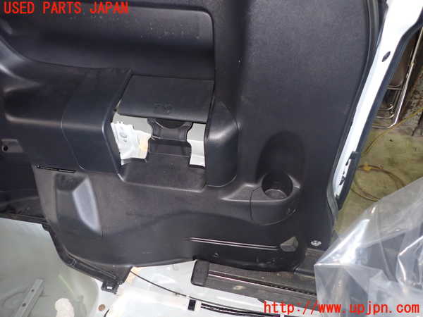 1UPJ-9234397680]エスクァイアハイブリッド(ZWR80G)左リアピラートリム 中古_5