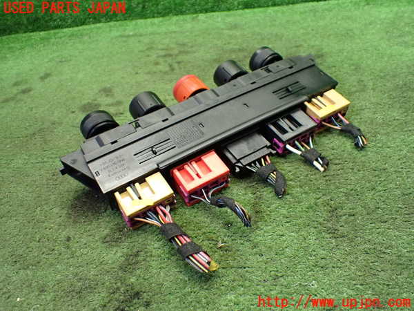 1UPJ-9234406306]アウディ・TT ロードスター(8NAUQ)スイッチ1(ハザード シートヒーター ESP デフォガー) 中古_3