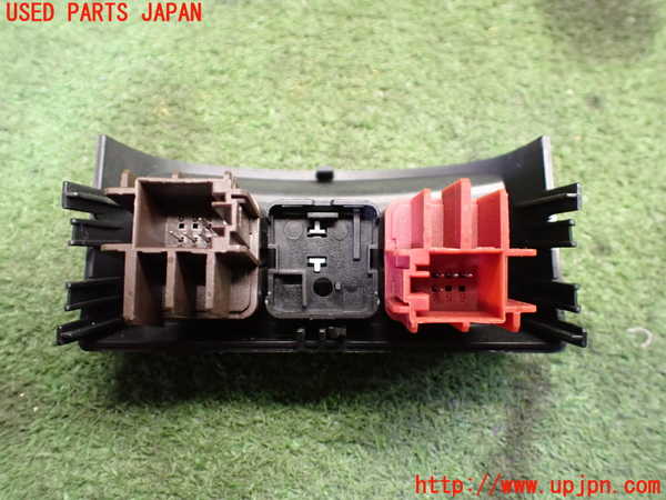 1UPJ-9234406308]アウディ・TT ロードスター(8NAUQ)スイッチ3(給油口 トランク) 中古_4