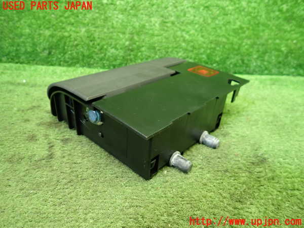 1UPJ-9234407821]アウディ・TT ロードスター(8NAUQ)灰皿1 中古_4