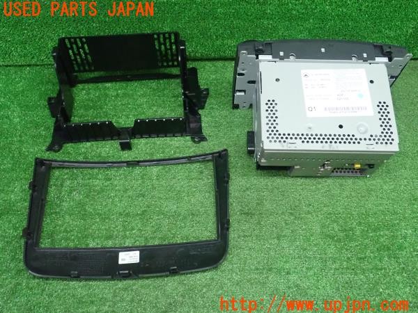 3UPJ=9234410518]ベンツ V350(639811C)純正 オーディオ MF2752 パネル・ブラケット付き 中古_4