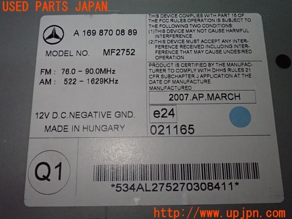 3UPJ=9234410518]ベンツ V350(639811C)純正 オーディオ MF2752 パネル・ブラケット付き 中古_5