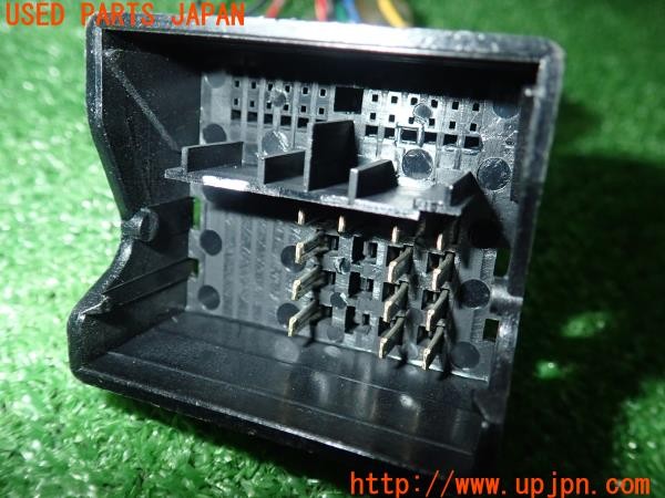 3UPJ=9234410604]ベンツ V350(639811C)PB オーディオ取付キット MB169A2D05 2DIN 中古_3
