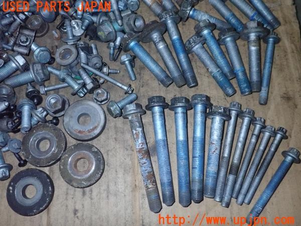 3UPJ=9234410720]ベンツ V350(639811C)ネジ・ナット・ステー類 セット ジャンク_3