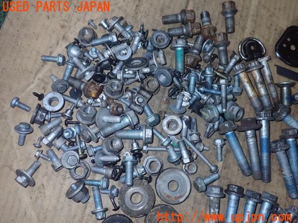3UPJ=9234410720]ベンツ V350(639811C)ネジ・ナット・ステー類 セット ジャンク_4