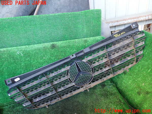 1UPJ-9234411050]ベンツ V350 W639(639811C)ラジエターグリル 中古_3