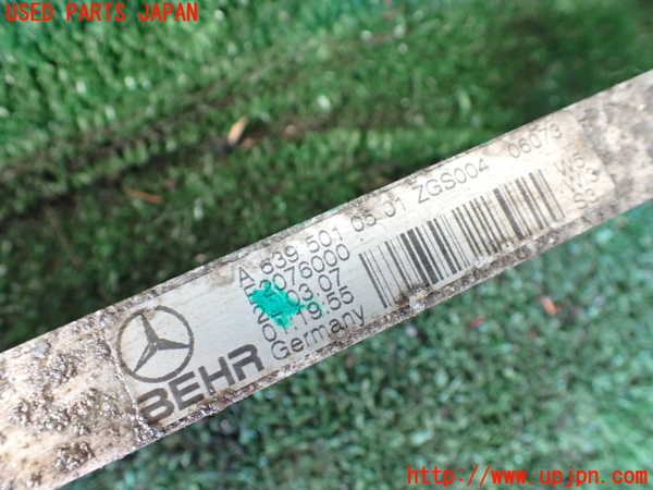 1UPJ-9234412481]ベンツ V350 W639(639811C)オイルクーラー1 中古_3