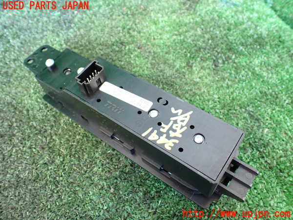 1UPJ-9234416240]ベンツ V350 W639(639811C)右前パワーウィンドウスイッチ 中古_2