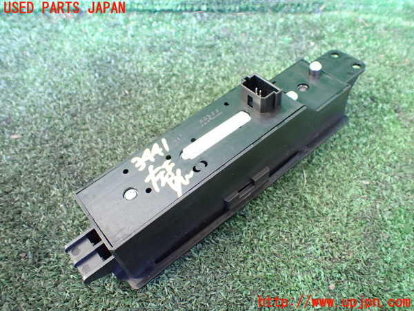 1UPJ-9234416245]ベンツ V350 W639(639811C)左前パワーウィンドウスイッチ 中古_2