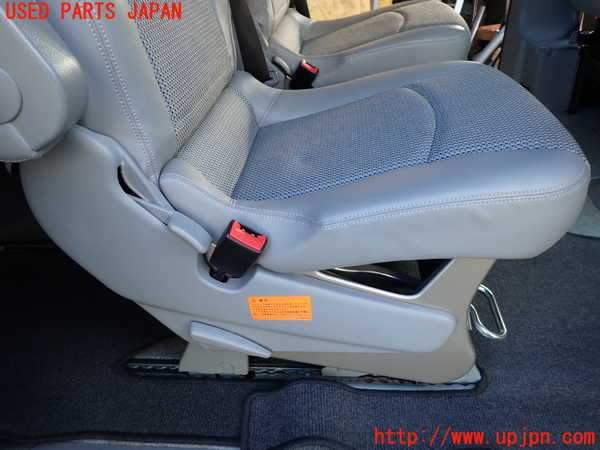 1UPJ-9234417145]ベンツ V350 W639(639811C)右2列目シート 中古_4