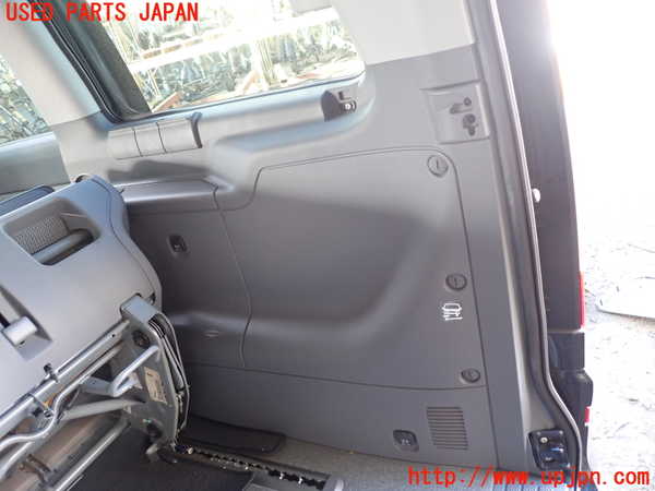 1UPJ-9234417675]ベンツ V350 W639(639811C)右リアピラートリム 中古_4