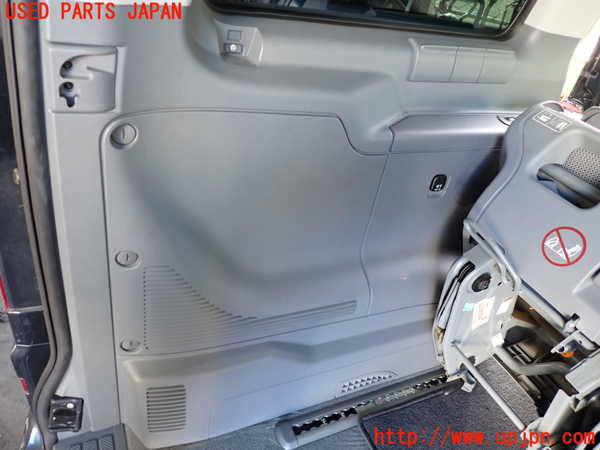 1UPJ-9234417680]ベンツ V350 W639(639811C)左リアピラートリム 中古_4