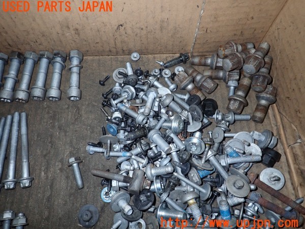 3UPJ=9234420720]ベンツ C200(204048 W204)ネジ・ナット・ステー類 セット ジャンク_4