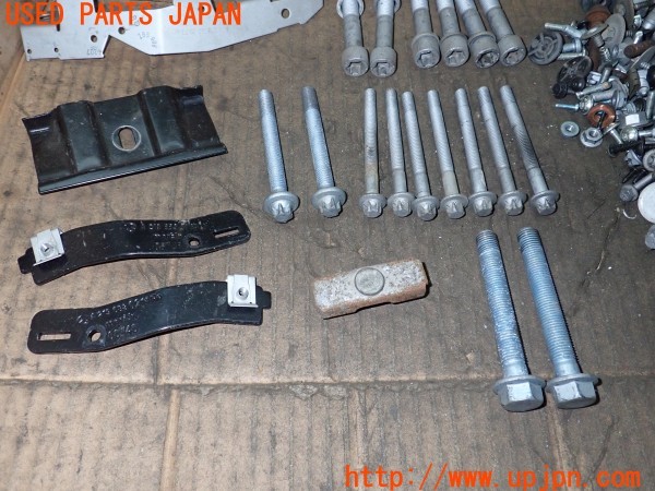 3UPJ=9234430720]ベンツ CLS350(219356C C219)ネジ・ナット・ステー類 セット ジャンク_3