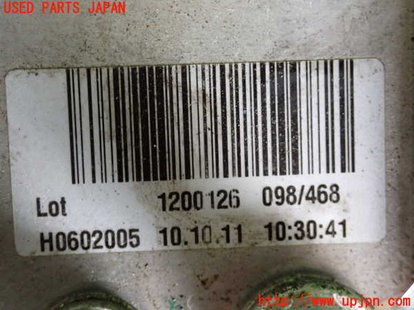 2UPJ-9234442481]ボルボ・S60(FB4164T)オイルクーラー1 中古_4