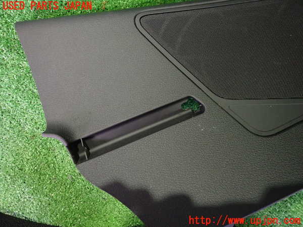 2UPJ-9234457675]BMW Z4 E89(LL20)右リアピラートリム 中古_2