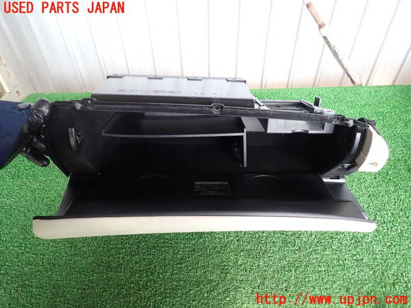 2UPJ-9234467516]レクサス・IS250(GSE20)グローブボックス1 中古_2