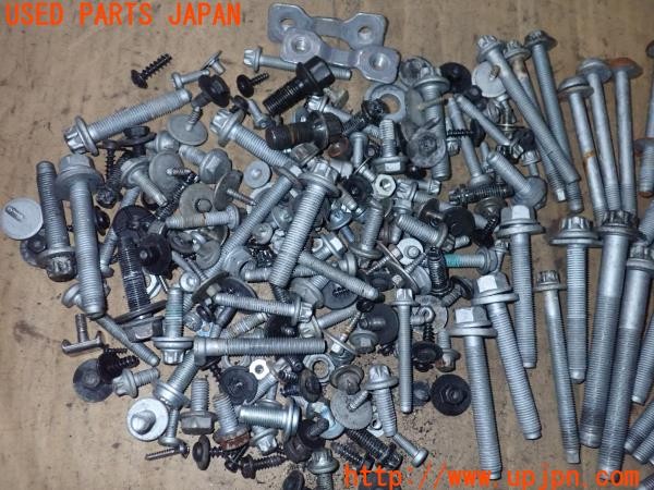 3UPJ=9234470720]ベンツ B180(246242 W246)ネジ・ナット・ステー類 セット ジャンク_4