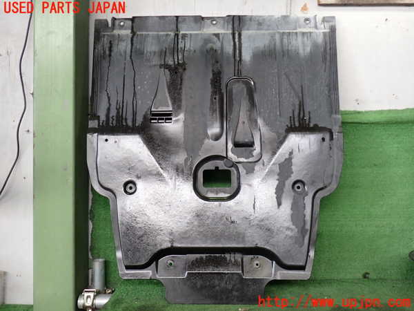 2UPJ-9234472170]ベンツ B180(246242)(246)エンジンアンダーカバー 中古_2