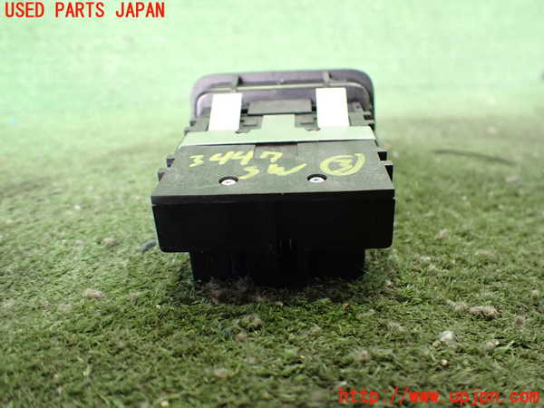 2UPJ-9234476308]ベンツ B180(246242)(246)スイッチ3 (電動パーキングブレーキ) 中古_2