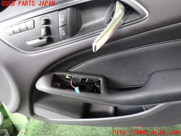 2UPJ-9234471234]ベンツ B180(246242)(246)右前ドア内張り 中古_2