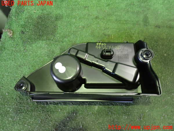 2UPJ-9234477772]ベンツ B180(246242)(246)ラゲッジトレイ2 中古_2