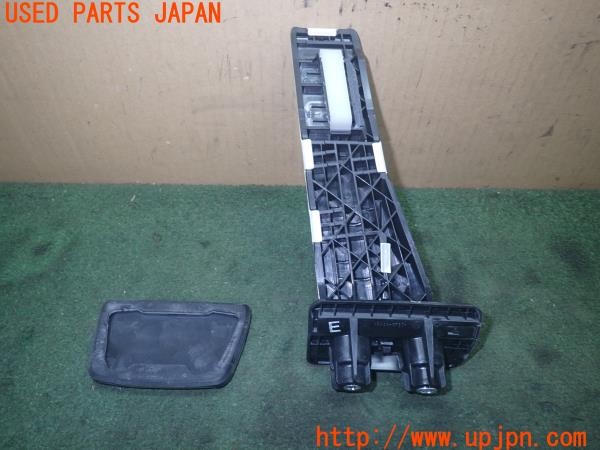 3UPJ=9234480630]マークX 250S GRスポーツ(GRX130)後期 トヨタ純正 アクセルペダル ペダルカバー 中古_5