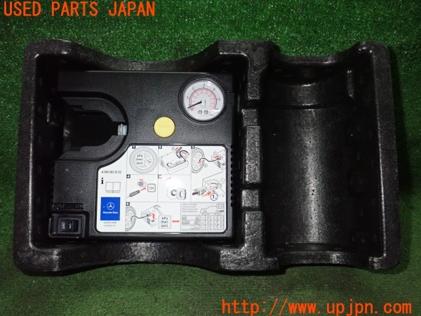 3UPJ=9234490625]ベンツ C180 クーペ(205340C C205)純正 パンク修理キット エアコンプレッサーのみ 中古_3