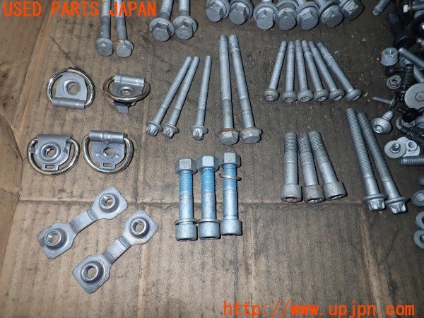 3UPJ=9234490720]ベンツ C180 クーペ(205340C C205)ネジ・ナット・ステー類 セット ジャンク_3