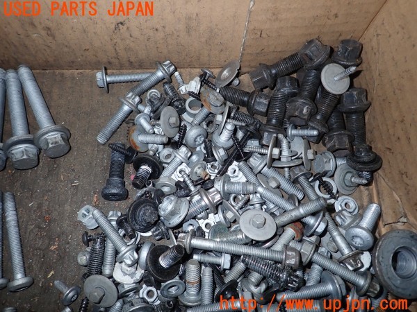 3UPJ=9234490720]ベンツ C180 クーペ(205340C C205)ネジ・ナット・ステー類 セット ジャンク_4