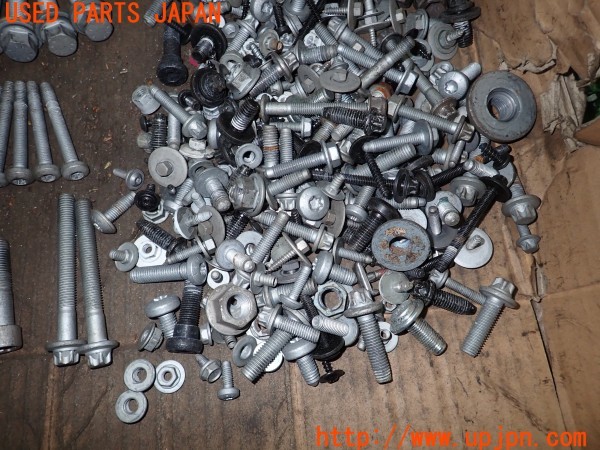 3UPJ=9234490720]ベンツ C180 クーペ(205340C C205)ネジ・ナット・ステー類 セット ジャンク_5