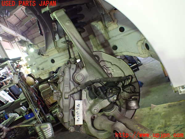 1UPJ-9234494295]ベンツ C180 クーペ(205340C)(205)左フロントナックルハブ 中古_3