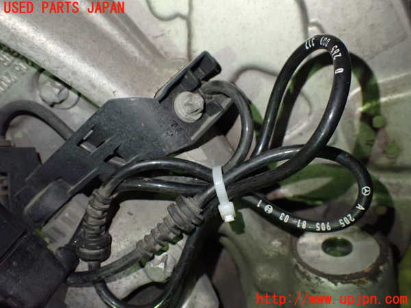 1UPJ-9234494295]ベンツ C180 クーペ(205340C)(205)左フロントナックルハブ 中古_4