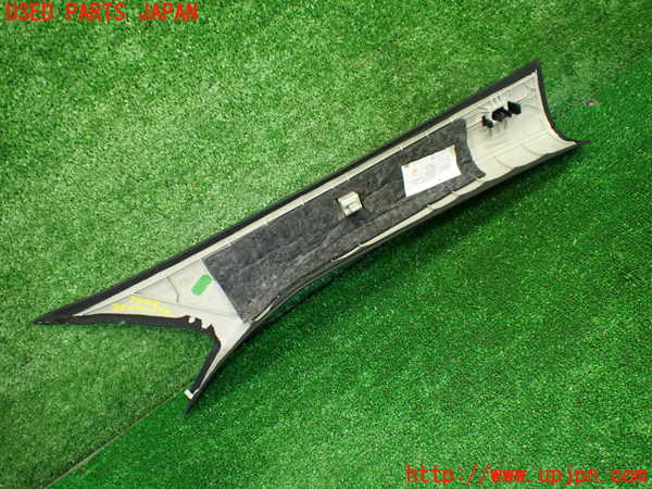 1UPJ-9234497660]ベンツ C180 クーペ(205340C)(205)左フロントピラートリム 中古_4