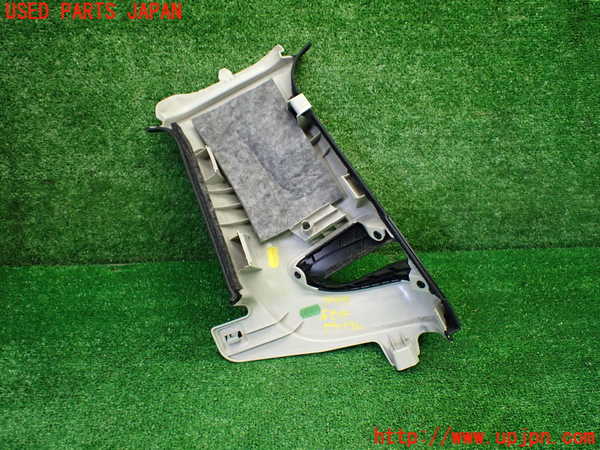 1UPJ-9234497665]ベンツ C180 クーペ(205340C)(205)右センターピラートリム 中古_4