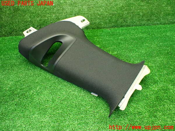 1UPJ-9234497670]ベンツ C180 クーペ(205340C)(205)左センターピラートリム 中古_3