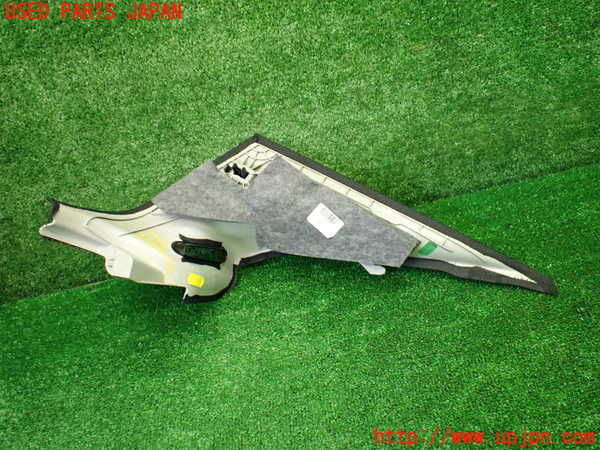 1UPJ-9234497680]ベンツ C180 クーペ(205340C)(205)左リアピラートリム 中古_3