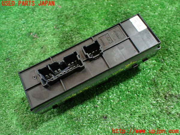 1UPJ-9234506240]セレナ Sハイブリッド(HC26)右前パワーウィンドウスイッチ 中古_2
