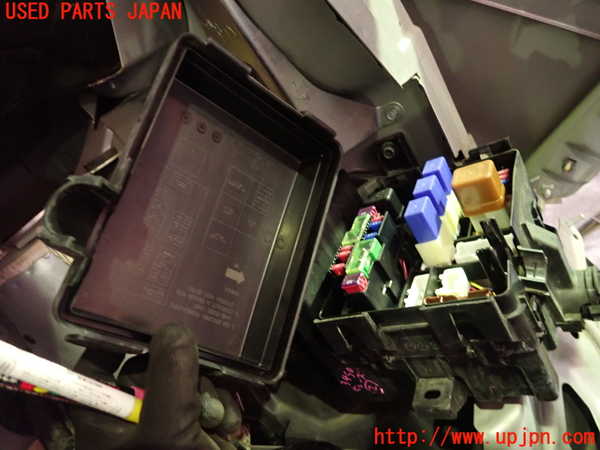1UPJ-9234506742]セレナ Sハイブリッド(HC26)ヒューズボックス2 中古_2