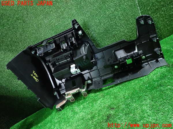 1UPJ-9234507841]セレナ Sハイブリッド(HC26)小物入れ1 中古_5