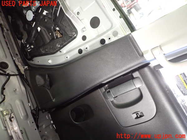 1UPJ-9234507665]セレナ Sハイブリッド(HC26)右センターピラートリム 中古_3