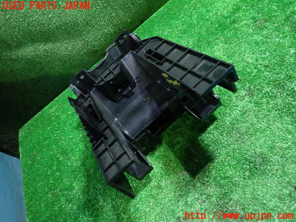 1UPJ-9234507810]セレナ Sハイブリッド(HC26)ドリンクホルダー 中古_5