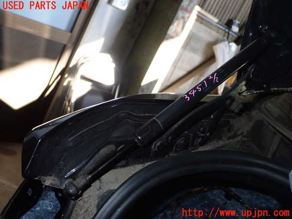 1UPJ-9234511506]BMW 320i(PG20)(E90)トランクダンパー 中古_2