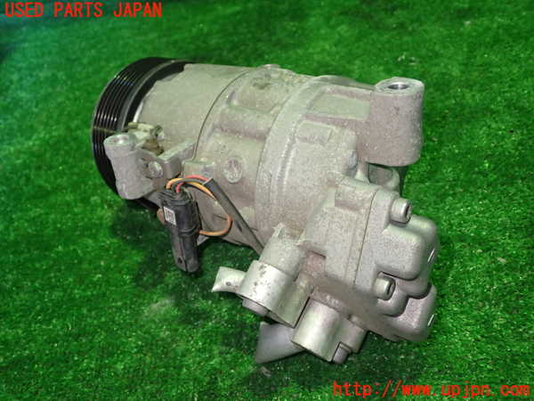 1UPJ-9234516025]BMW 320i(PG20)(E90)エアコンコンプレッサー 中古_3