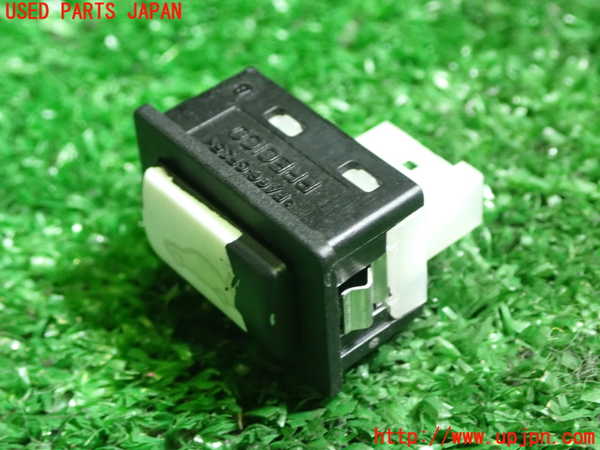 1UPJ-9234516307]BMW 320i(PG20)(E90)スイッチ2 (トランク) 中古_2
