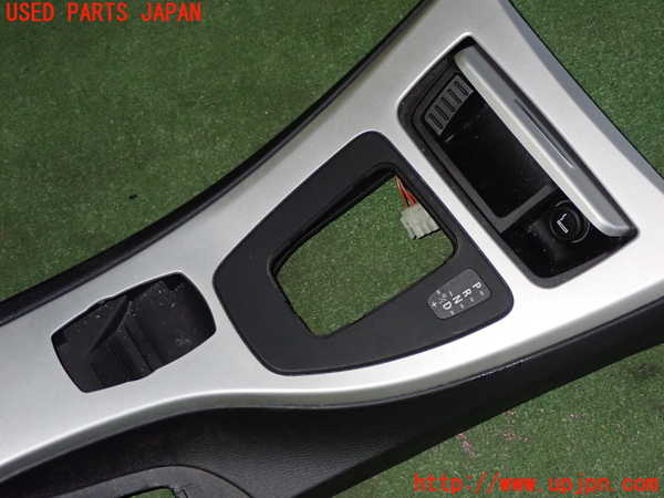 1UPJ-9234517540]BMW 320i(PG20)(E90)センターコンソール 中古_3