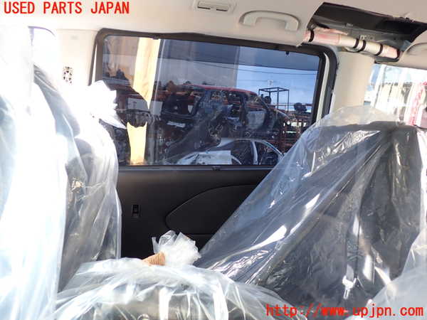 1UPJ-9234521290]セレナ(GFC27)右後ドア 中古_4