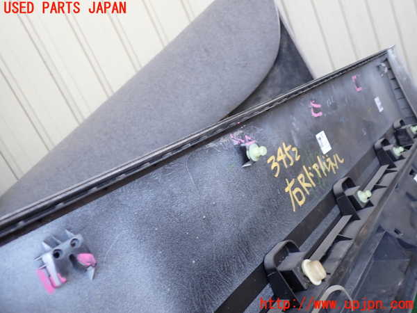 1UPJ-9234521292]セレナ(GFC27)右後ドアパネル 中古_4