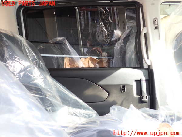 1UPJ-9234521320]セレナ(GFC27)左後ドア 中古 AGC M2L3 43R-00150_4