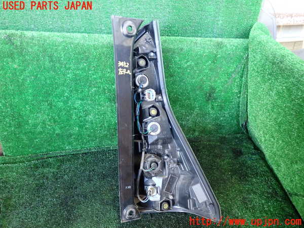 1UPJ-9234521536]セレナ(GFC27)左テールランプ 中古_3
